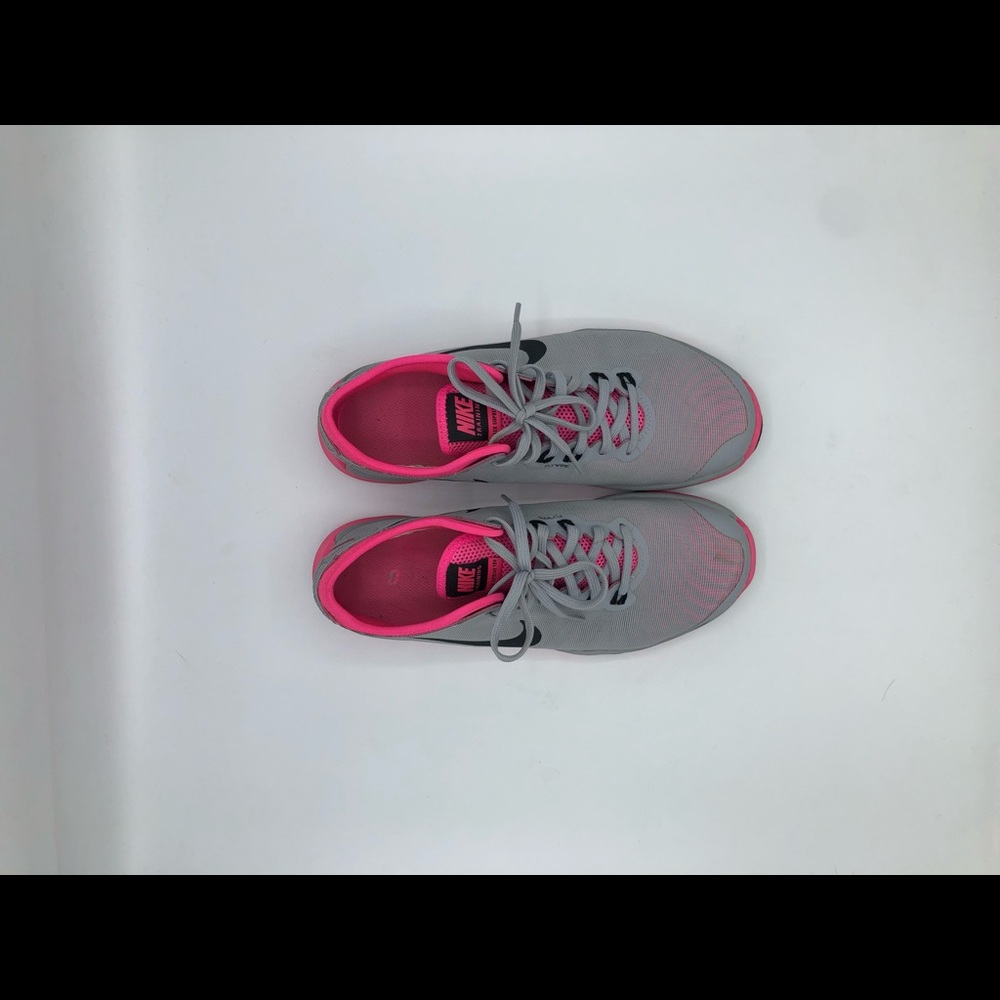 Nike women’s tennis shoes